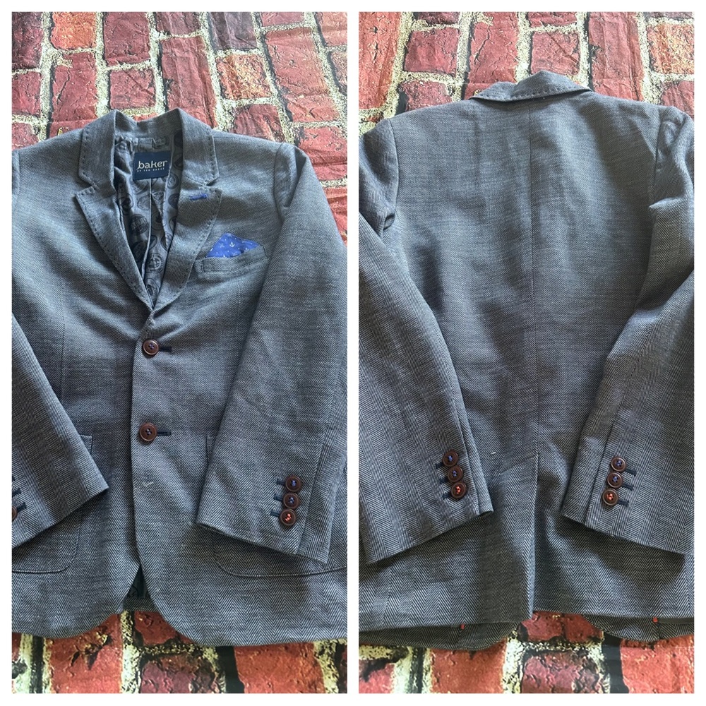 BAKER Ted Baker blazer jacket Boys size 12
Pit to pit: 17”
Length: 24”
B311